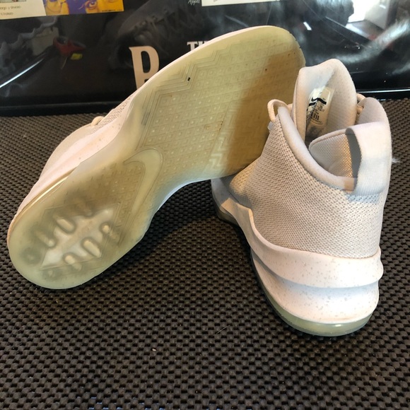 Nike basketball shoes size 8.5 men white - Picture 5 of 6